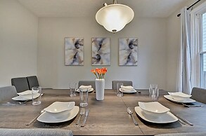 Spacious 6BR/3BA House w/ Parking! Sleeps 20!