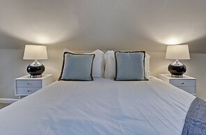 Spacious 6BR/3BA House w/ Parking! Sleeps 20!