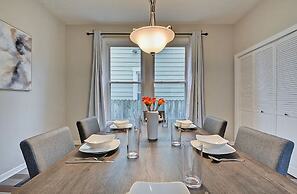 Spacious 6BR/3BA House w/ Parking! Sleeps 20!