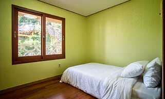 Witch's  broomstick Pension