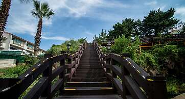 Witch's  broomstick Pension