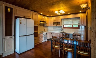 Witch's  broomstick Pension