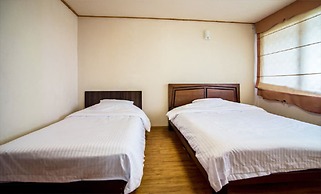 Witch's  broomstick Pension