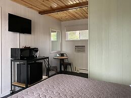 The River Hills Motel - Algoma, WI - Near Door County