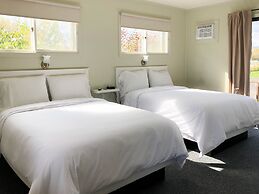 The River Hills Motel - Algoma, WI - Near Door County