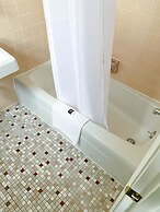 The River Hills Motel - Algoma, WI - Near Door County