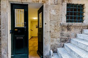 Old Town Apartment Near Stradun