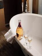 Oakridge Hotel & Spa