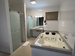 Premier Garden Hotel