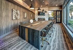 Luxury Furnished Apartments by Hyatus Downtown at Yale