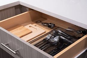 Luxury Furnished Apartments by Hyatus Downtown at Yale