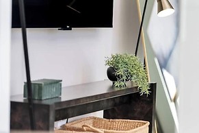 Luxury Furnished Apartments by Hyatus Downtown at Yale