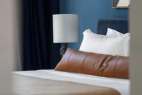 Luxury Furnished Apartments by Hyatus Downtown at Yale