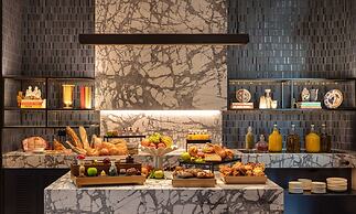Next Hotel Melbourne, Curio Collection by Hilton