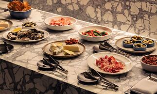 Next Hotel Melbourne, Curio Collection by Hilton