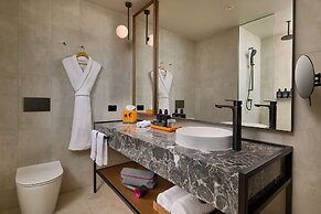 Next Hotel Melbourne, Curio Collection by Hilton