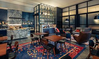 Next Hotel Melbourne, Curio Collection by Hilton