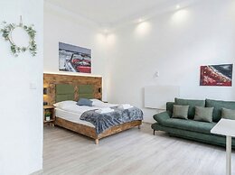 Modern Apartment Wiener Stadthalle 1