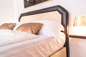 Chic Apartment Near Downtown