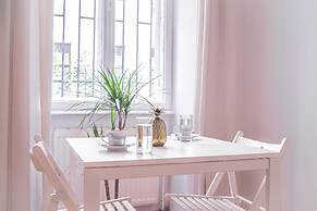 Chic Apartment Near Downtown