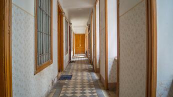 Chic Apartment Near Downtown