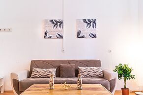 Chic Apartment Near Downtown