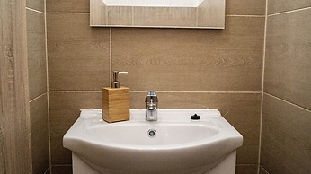 Chic Apartment Near Downtown