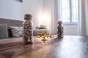 Chic Apartment Near Downtown