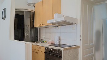 Stylish Apartment Near Downtown