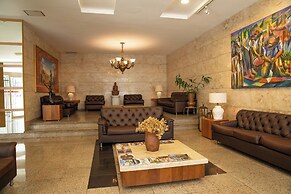Ritz Plaza Hotel