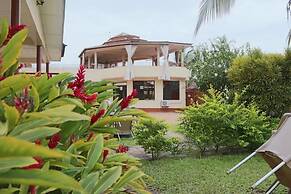 Paloma Guest House & Restaurant