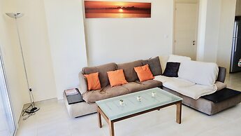 Stunning 2-bed Apartment in Poli Crysochous