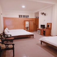 Quang Chien Hotel by Zuzu