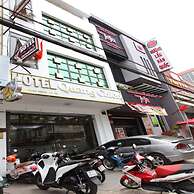 Quang Chien Hotel by Zuzu