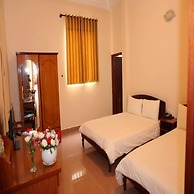 Quang Chien Hotel by Zuzu