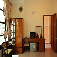 Quang Chien Hotel by Zuzu