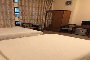 Quang Chien Hotel by Zuzu