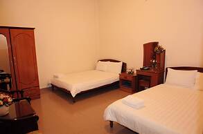 Quang Chien Hotel by Zuzu