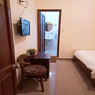 Quang Chien Hotel by Zuzu