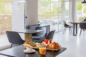 Blue Line Apartment Hotel