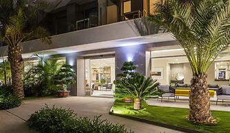 Blue Line Apartment Hotel