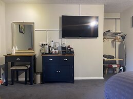 Village Limits Bed & Breakfast Accommodation