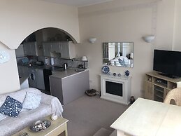 Stunning Beach Front Apartment in Caswell Swansea
