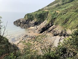 Stunning Beach Front Apartment in Caswell Swansea