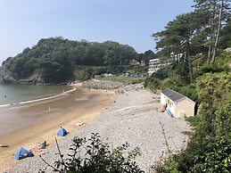 Stunning Beach Front Apartment in Caswell Swansea
