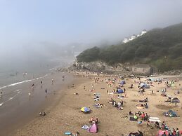 Stunning Beach Front Apartment in Caswell Swansea