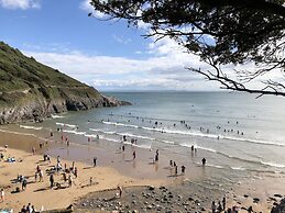 Stunning Beach Front Apartment in Caswell Swansea