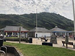 Stunning Beach Front Apartment in Caswell Swansea