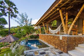 Aquamarine Beach Villas