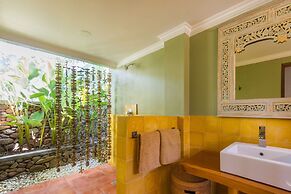 Aquamarine Beach Villas